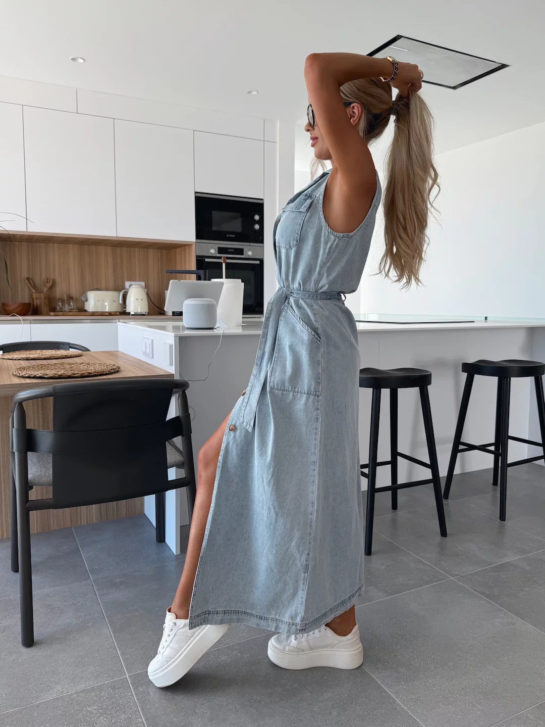 Effen denimjurk met knoopzak