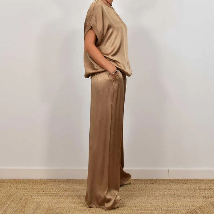Elegante tweedelige satijnen set